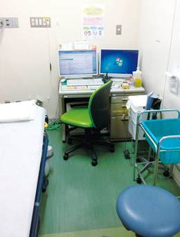 図1　救急センター診察室内の電子カルテ端末