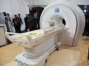 3T超電導MRIシステム「TRILLIUM OVAL」