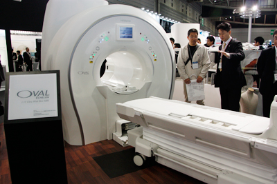 超電導1.5T MRI 「ECHELON OVAL」