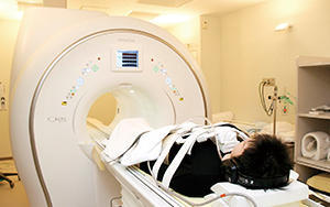 心臓MRI検査の様子（イメージ）