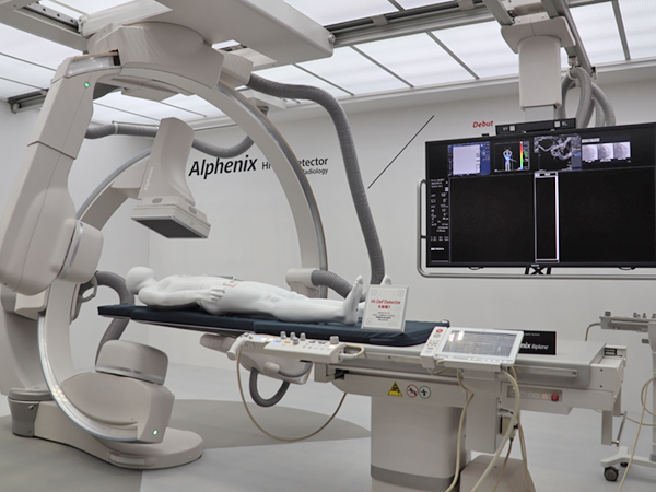 循環器用血管撮影装置の新製品「Alphenix / Evolve Edition」
