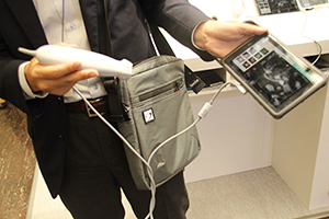 Sonosite iVizには付属品を一つにまとめられるキャリーバッグがセットとなっている