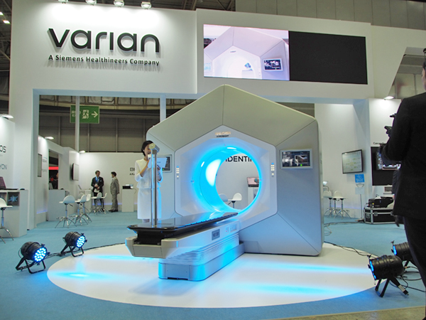 アンベールイベントで発表された放射線治療装置の新製品「Halcyon HyperSight」
